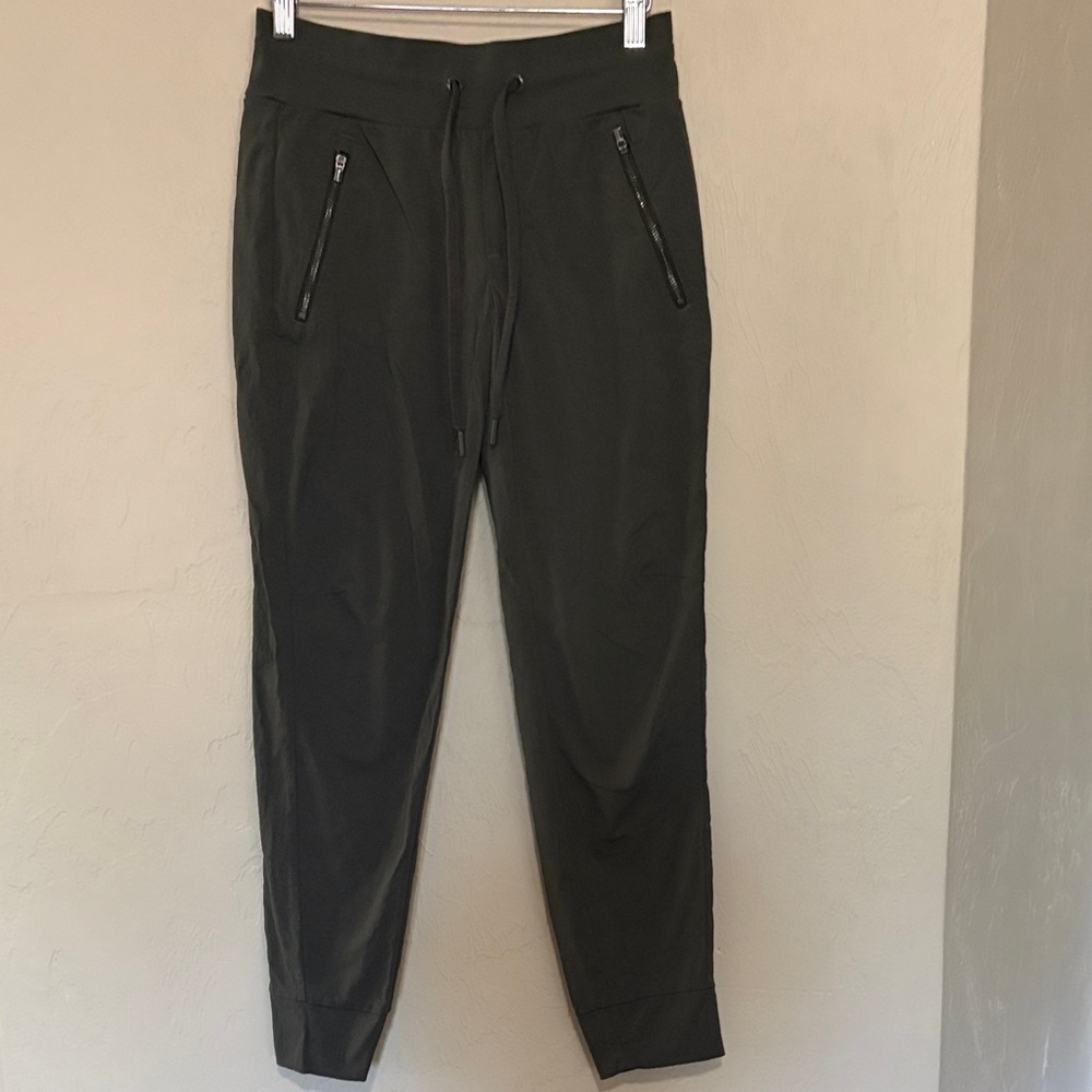 Athleta Olive Green Trekkie North Jogger. Sz 2. Excellent Condition!